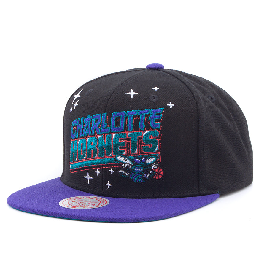 MENS MITCHELL & NESS NBA ANIME SNAPBACK HWC HORNETS - BLACK