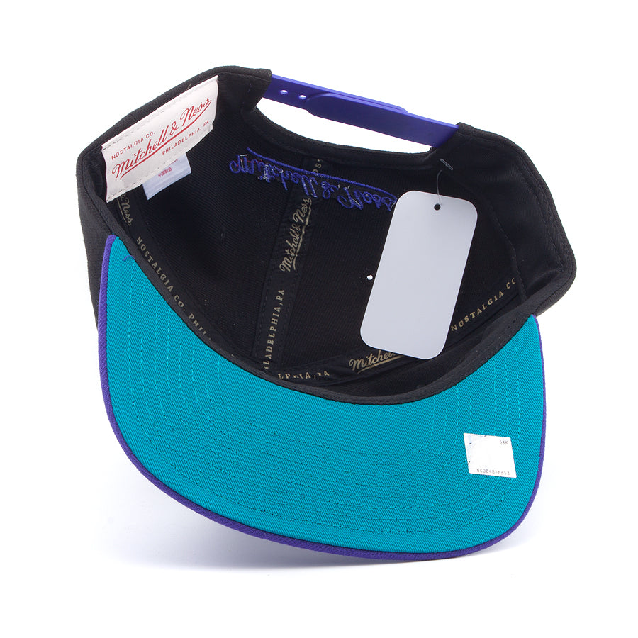 MENS MITCHELL & NESS NBA ANIME SNAPBACK HWC HORNETS - BLACK