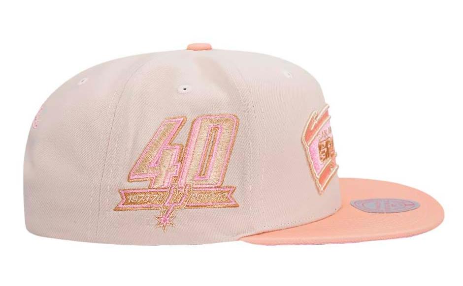 MENS MITCHELL & NESS NBA LOVERS LANE SNAPBACK HWC SPURS - OFF WHITE