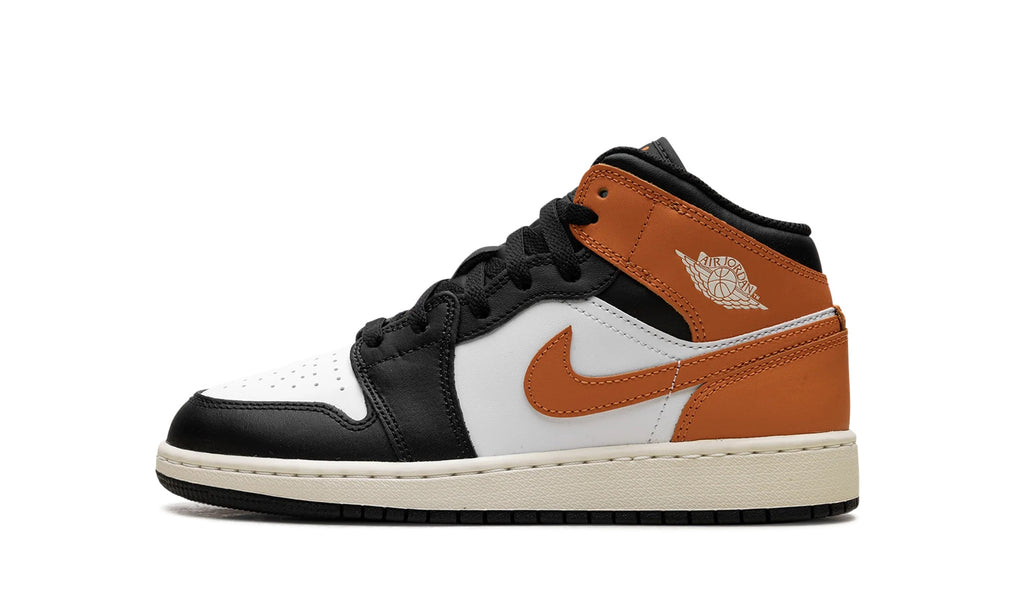 DQ8423-801 Stadium Goods studio 1