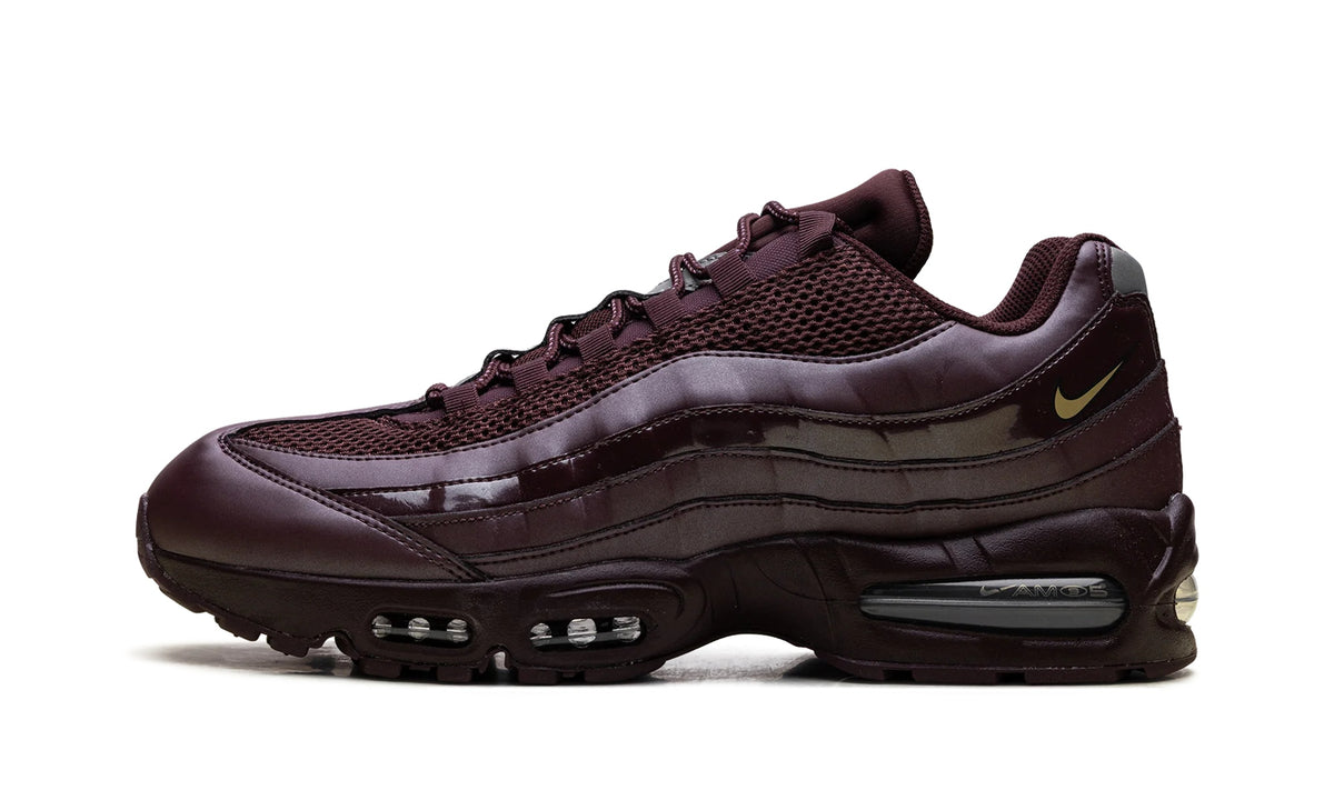 IB6830-601 Stadium Goods studio 1