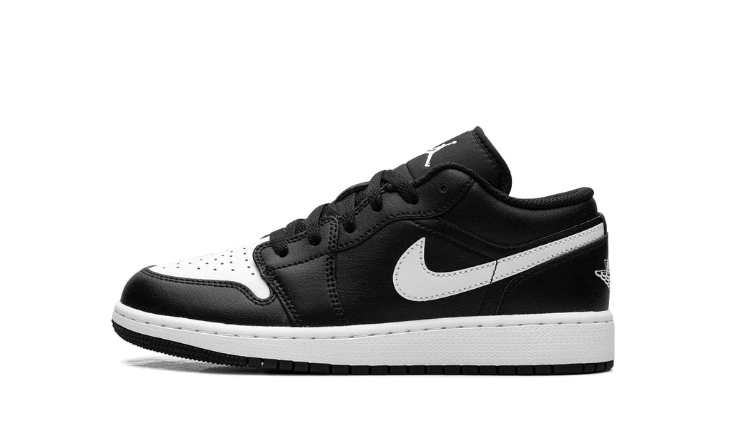 553560-043 Stadium Goods studio 1