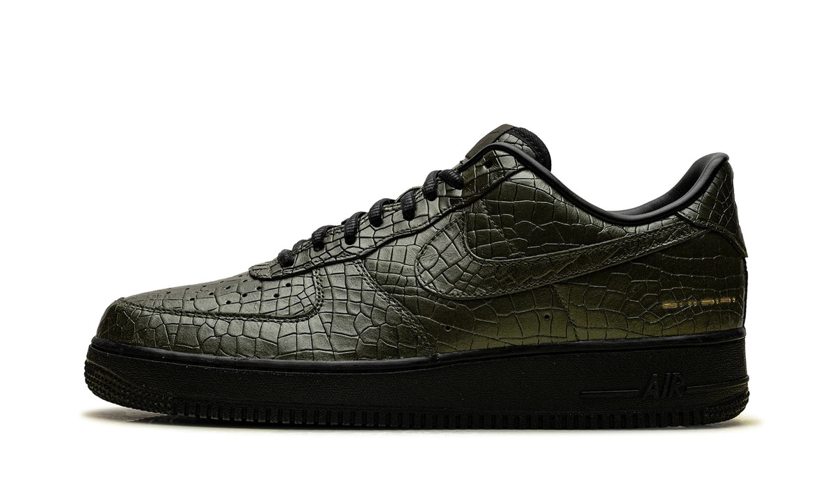 IQ3370-325 Stadium Goods studio 1