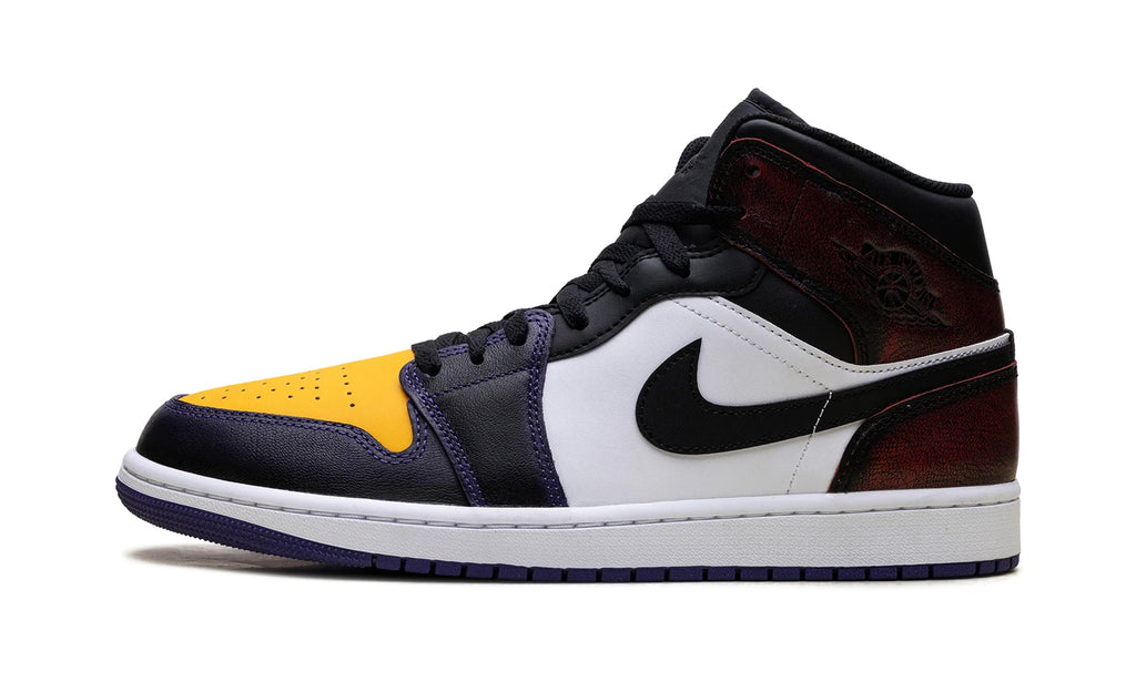 IQ9383-611 Stadium Goods studio 1