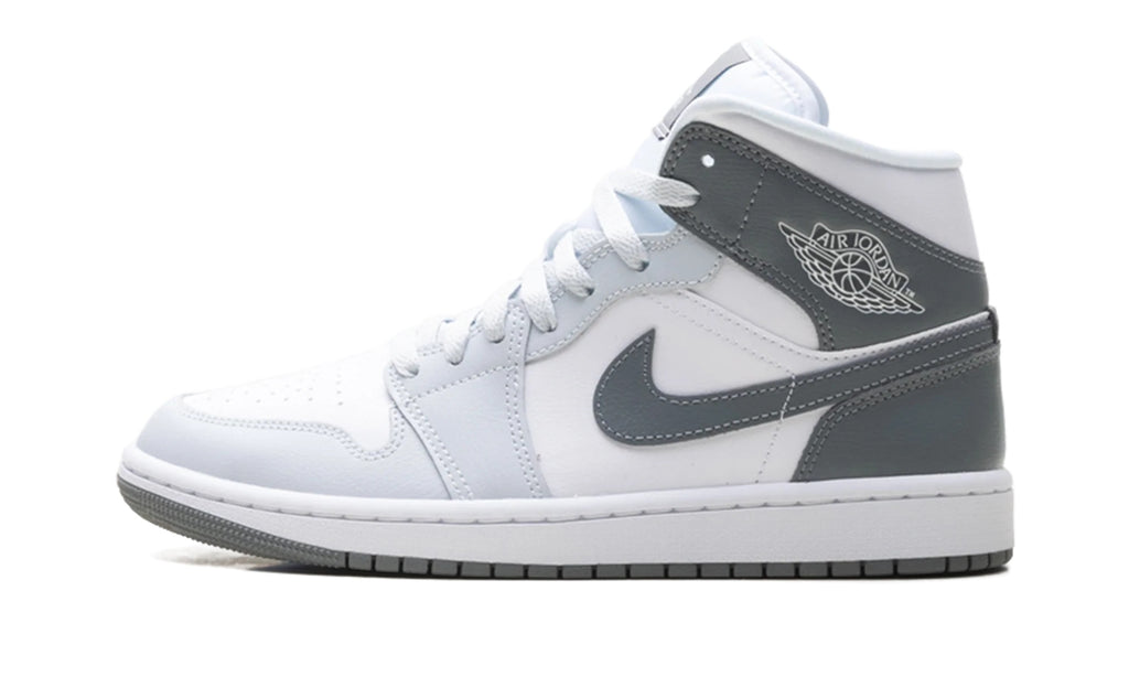 BQ6472-113 Stadium Goods studio 1