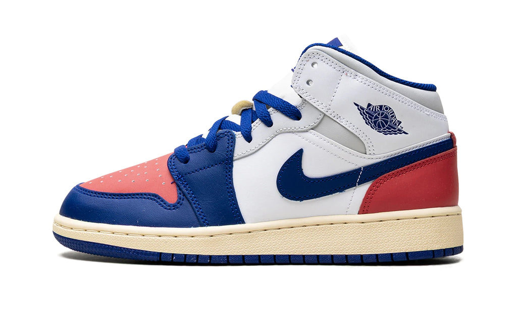 DQ8423-102 Stadium Goods studio 1