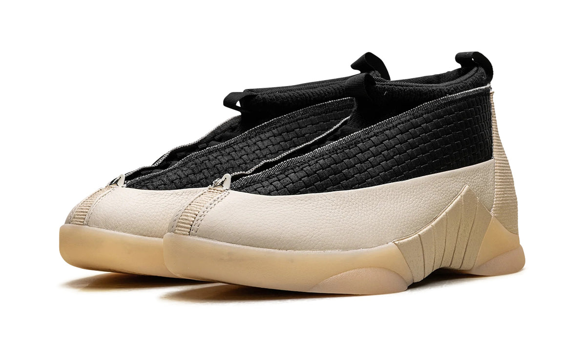 IV7637-100 Stadium Goods studio 2