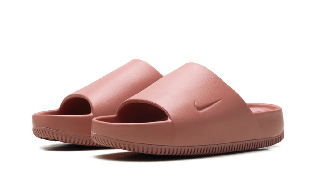 DX4816-601 Stadium Goods studio 2