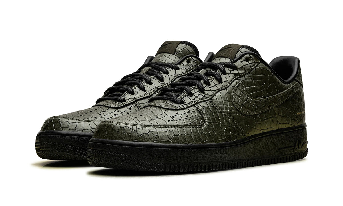 IQ3370-325 Stadium Goods studio 2