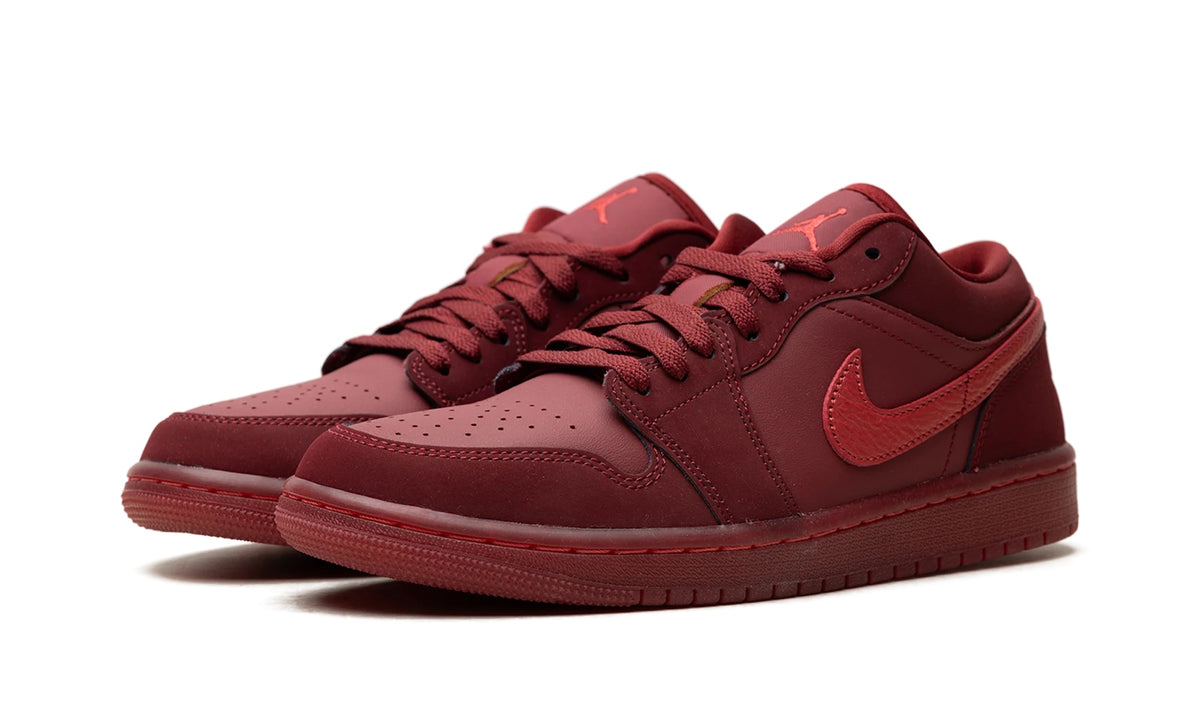 IB7012-600 Stadium Goods studio 2