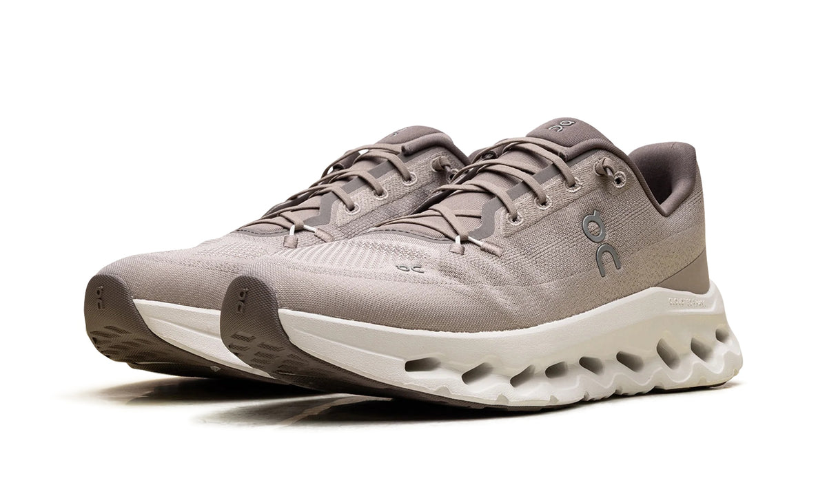 3ME10102566 Stadium Goods studio 2