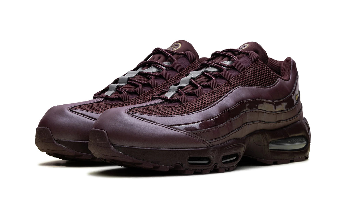 IB6830-601 Stadium Goods studio 2