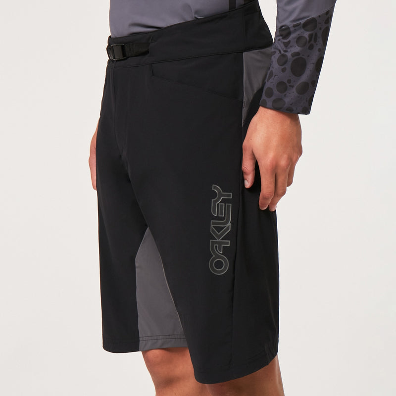 FOA404423-02E BLACKOUT 2