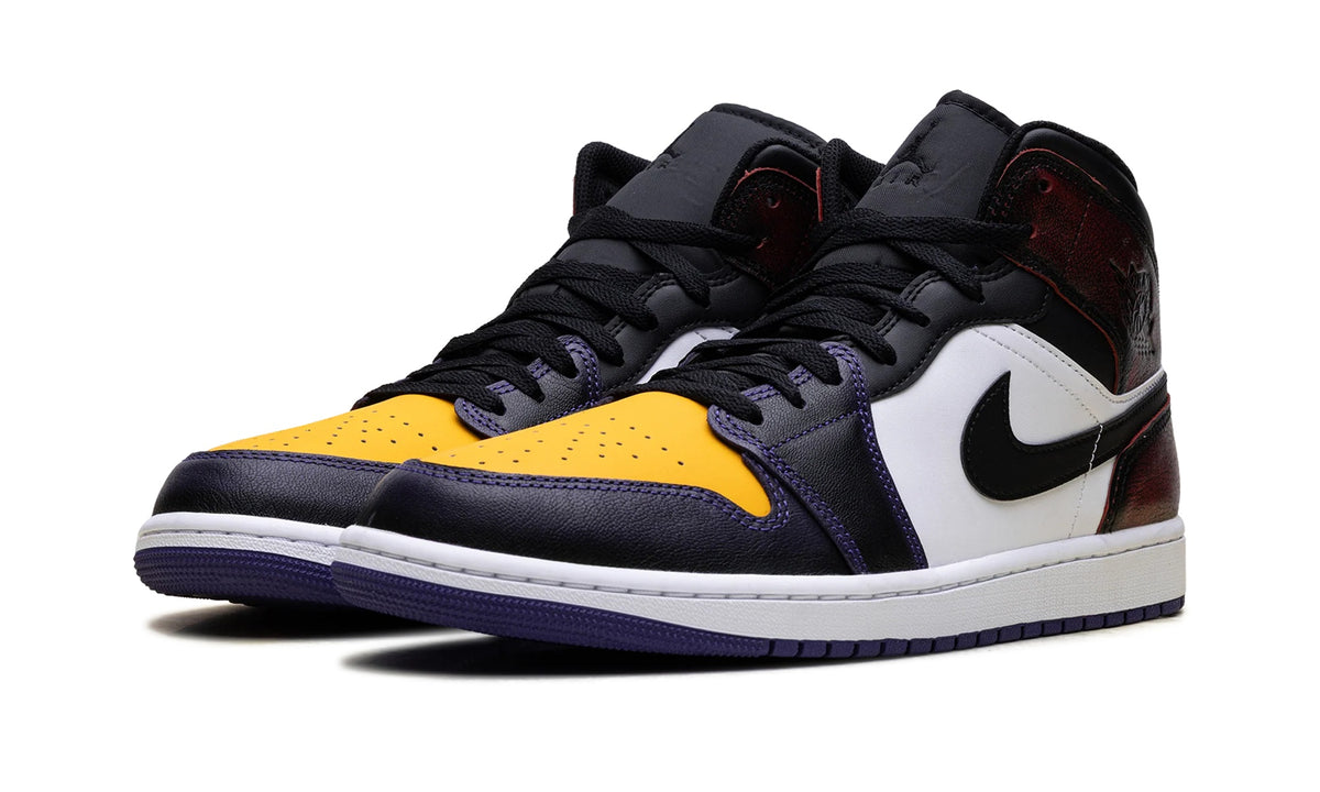 IQ9383-611 Stadium Goods studio 2