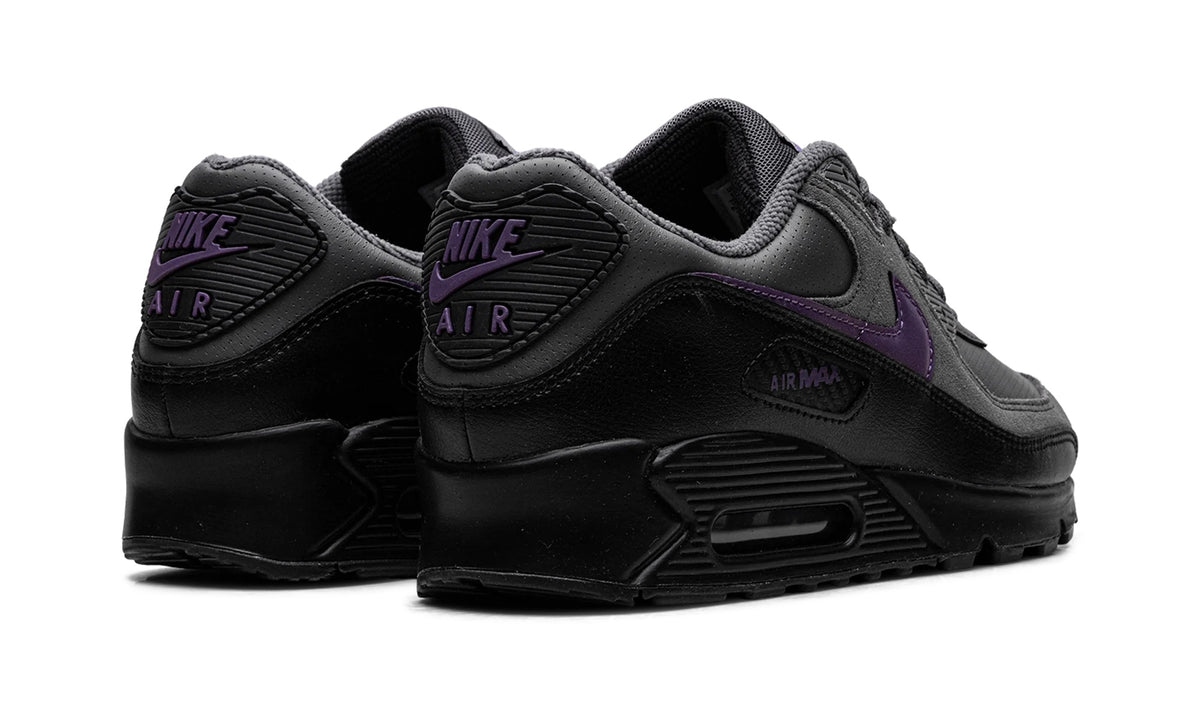 IF0670-004 Stadium Goods studio 3