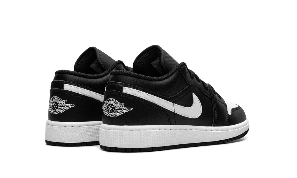 553560-043 Stadium Goods studio 3