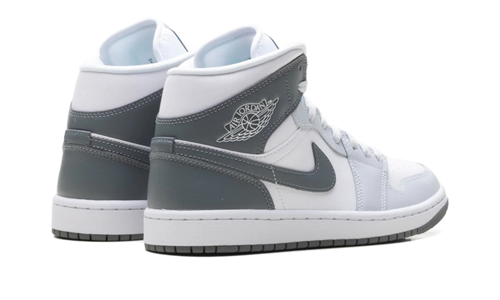 BQ6472-113 Stadium Goods studio 3