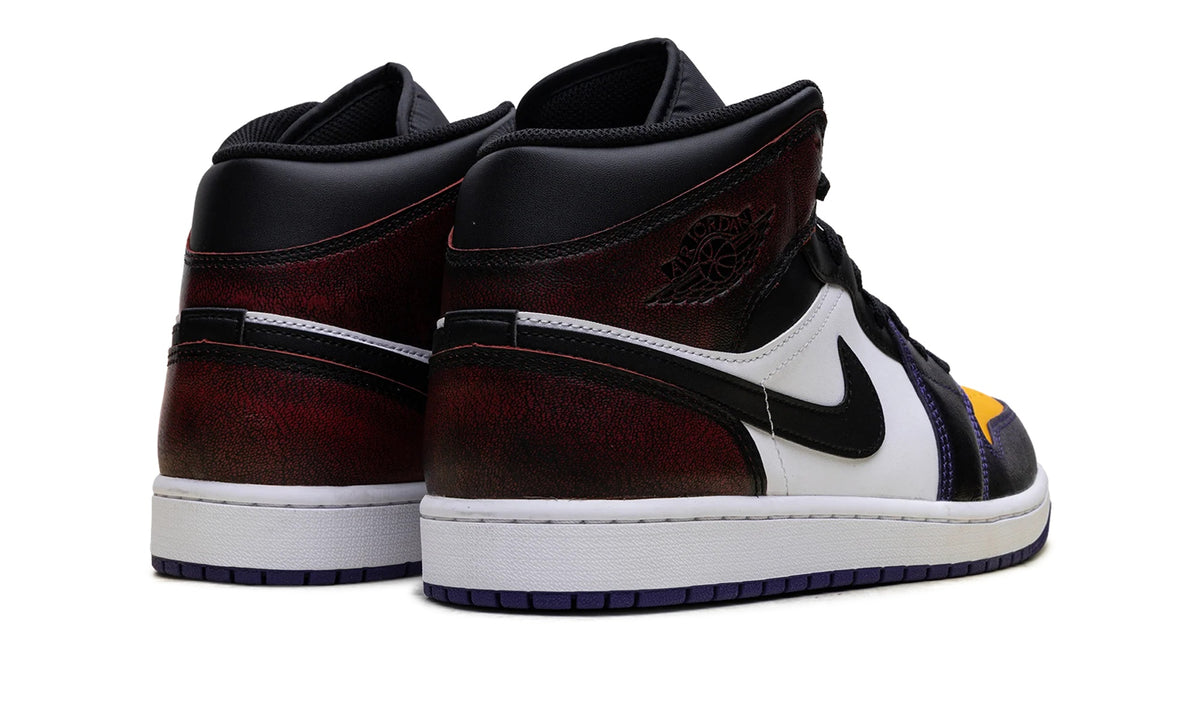 IQ9383-611 Stadium Goods studio 3