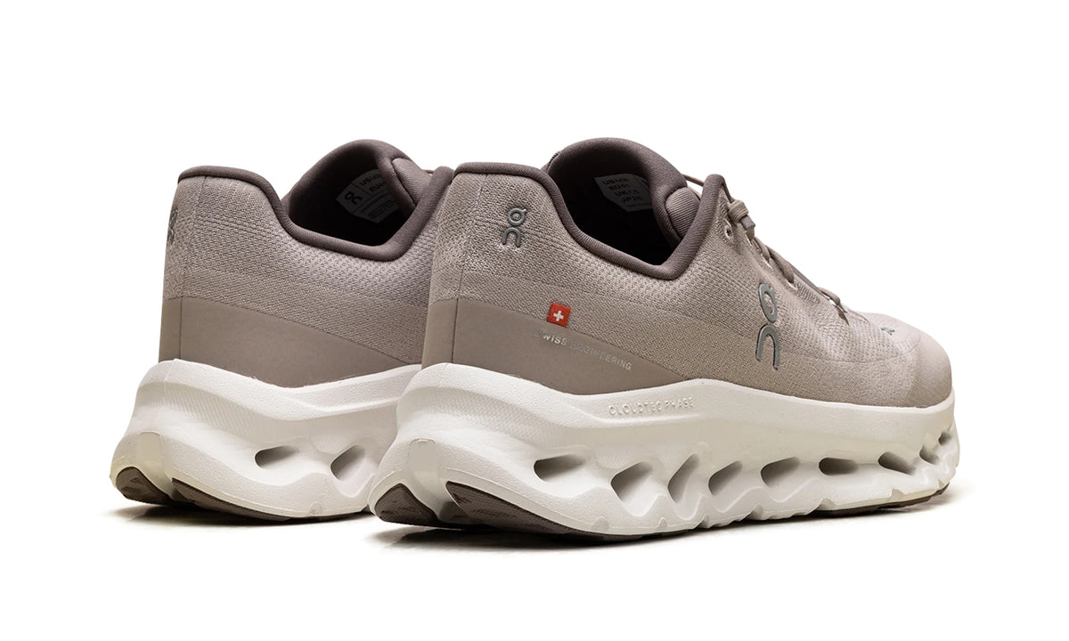 3ME10102566 Stadium Goods studio 3