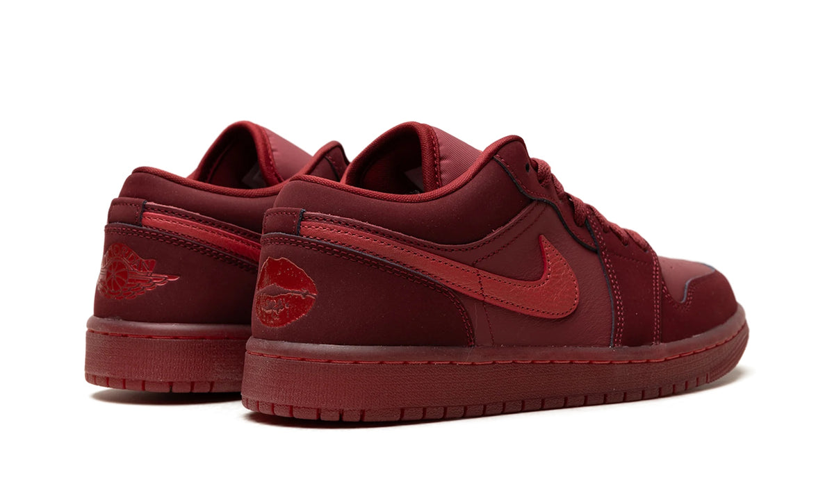 IB7012-600 Stadium Goods studio 3