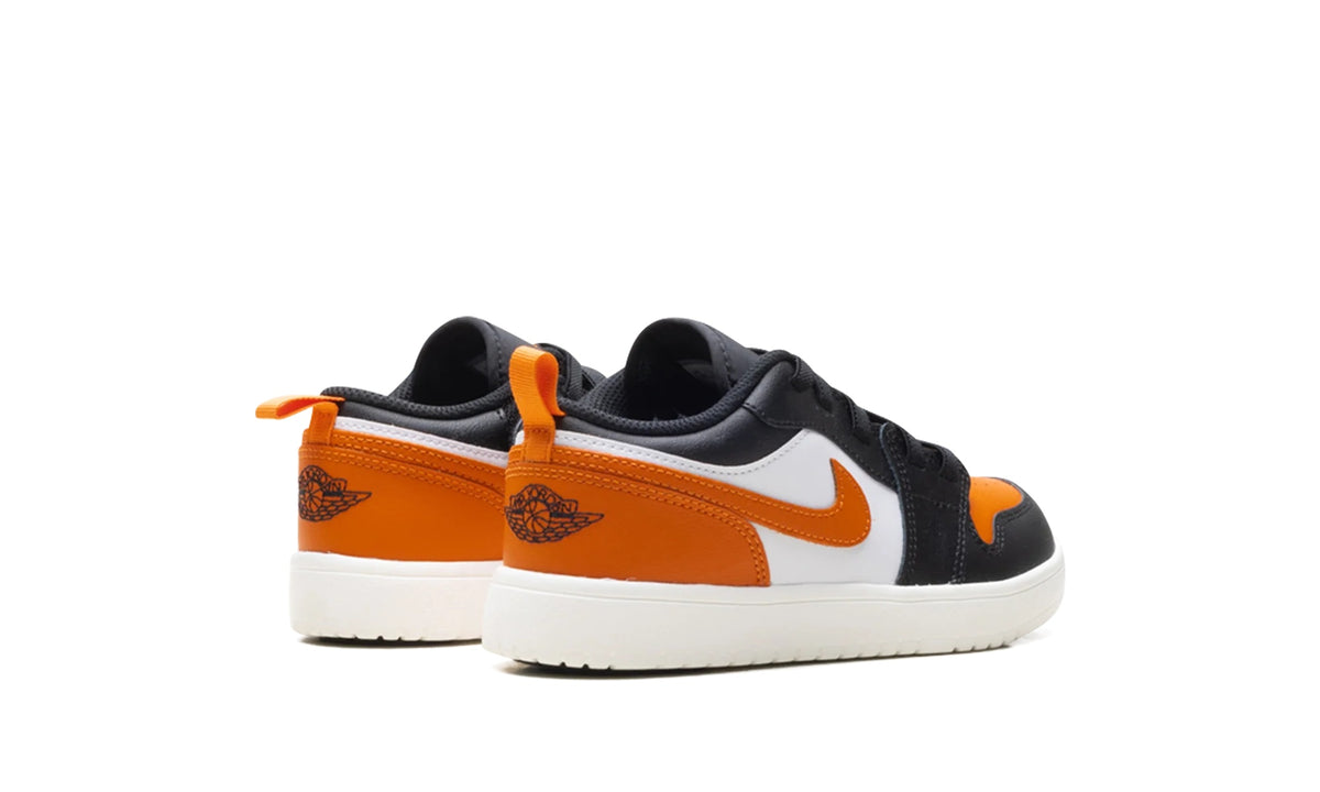 DR9748-081 Stadium Goods studio 3