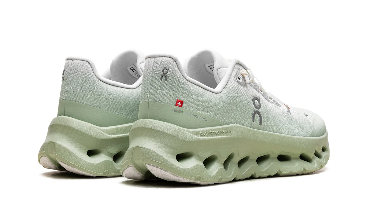 3WF10734199 Stadium Goods studio 3