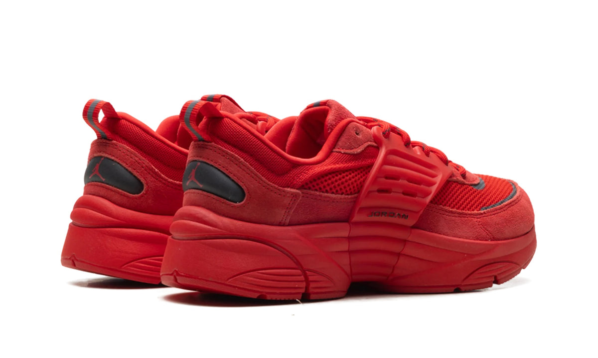 IB3722-600 Stadium Goods studio 3