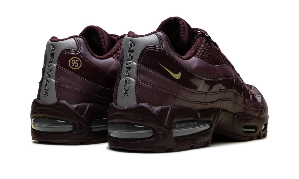 IB6830-601 Stadium Goods studio 3