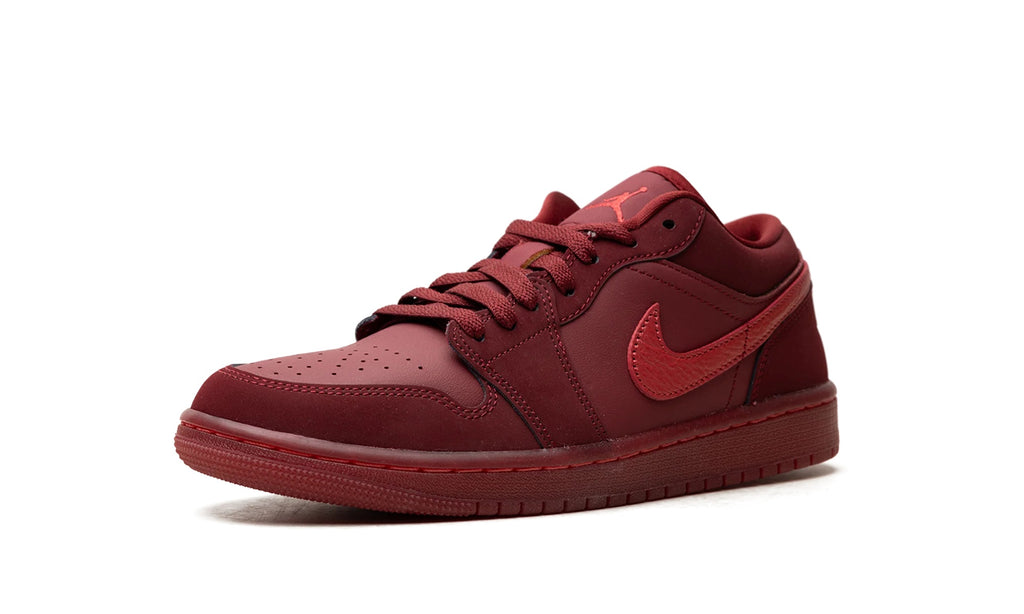 IB7012-600 Stadium Goods studio 4