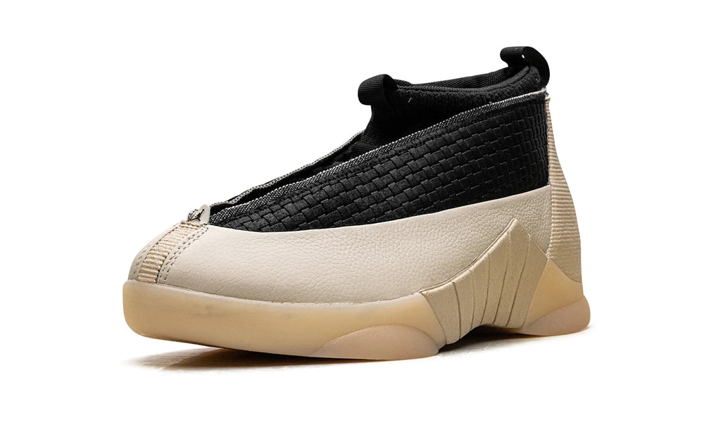 IV7637-100 Stadium Goods studio 4
