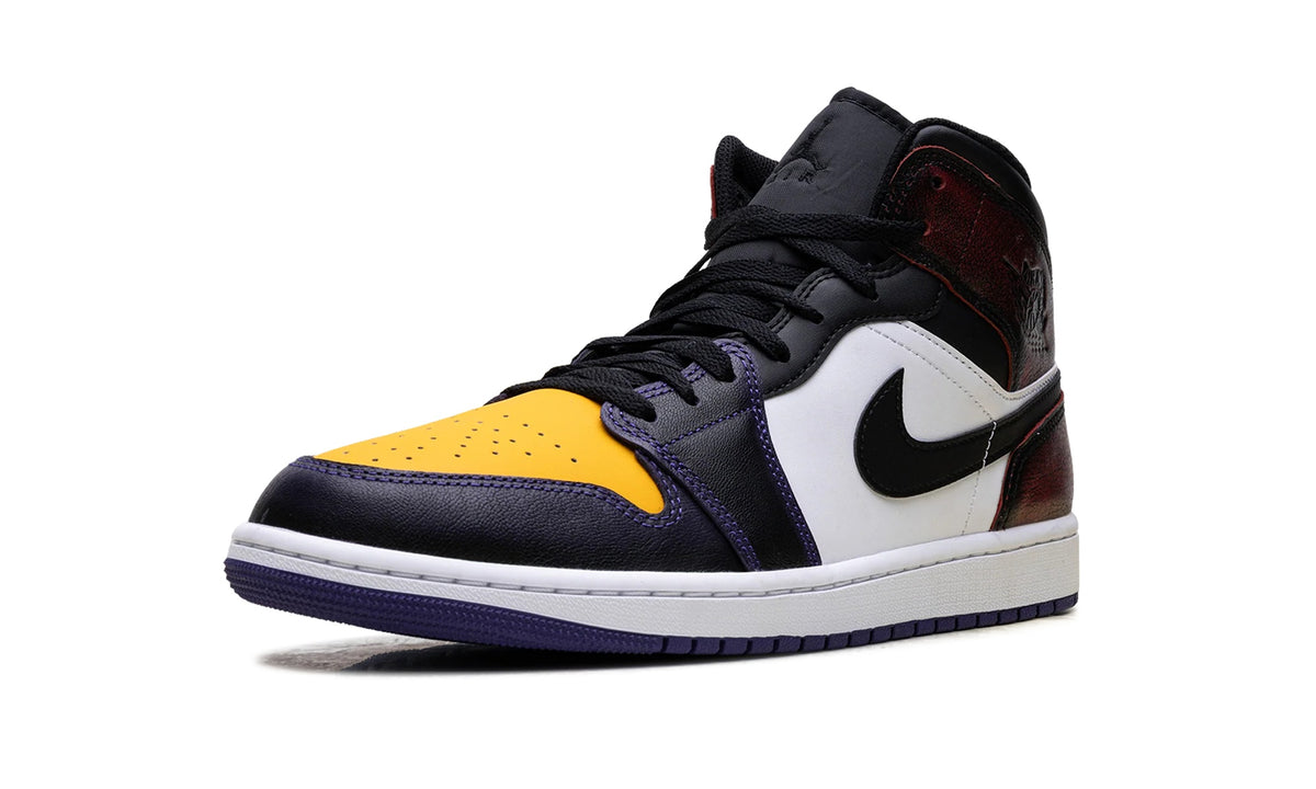 IQ9383-611 Stadium Goods studio 4