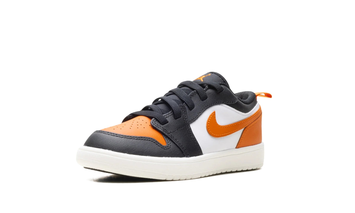 DR9748-081 Stadium Goods studio 4