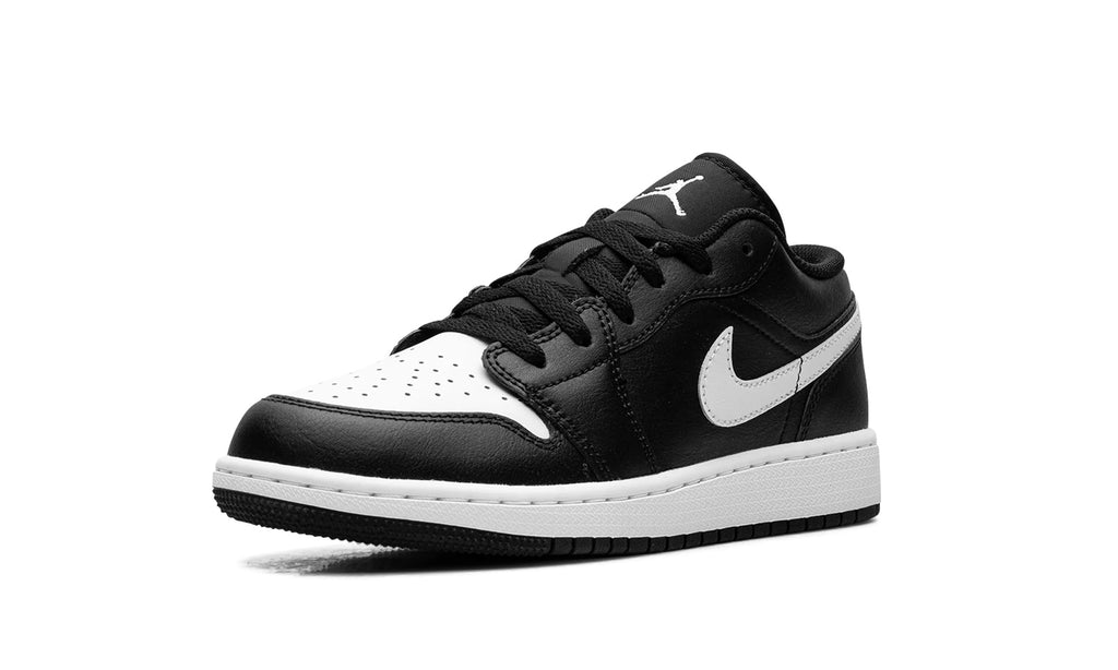 553560-043 Stadium Goods studio 4