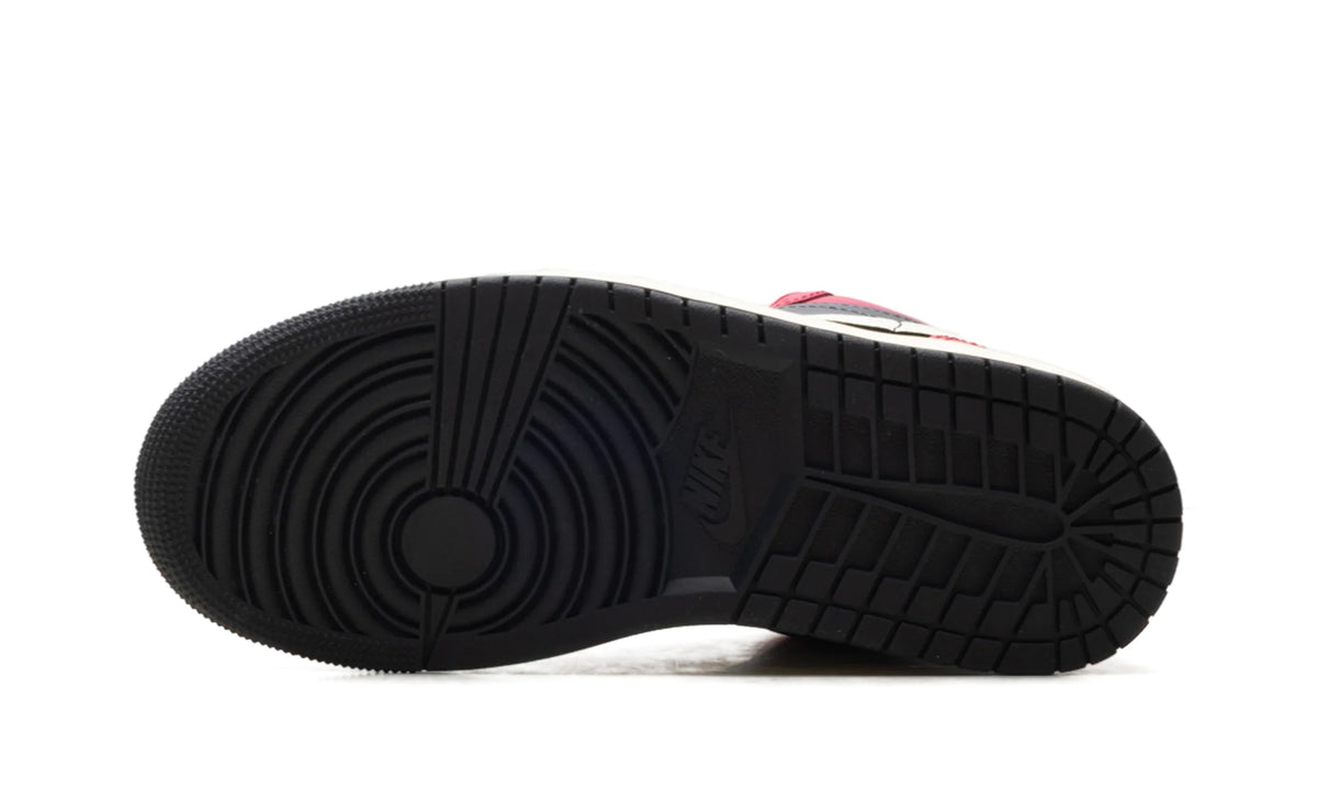 DC0774-605 Stadium Goods studio 4