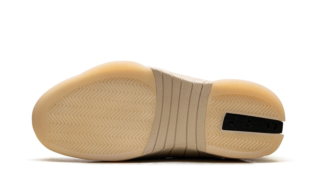 IV7637-100 Stadium Goods studio 5