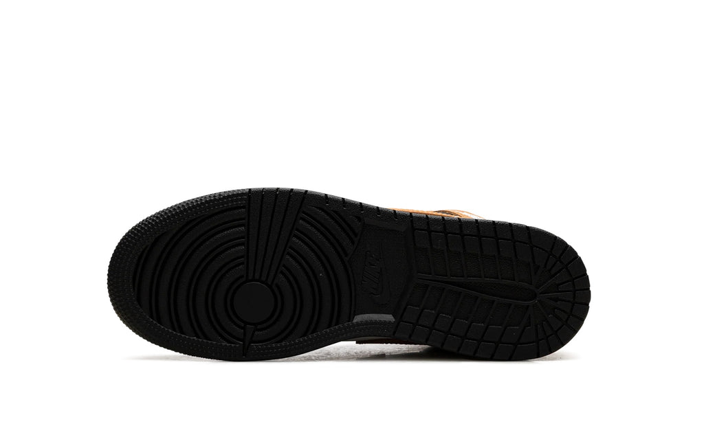 DQ8423-801 Stadium Goods studio 5