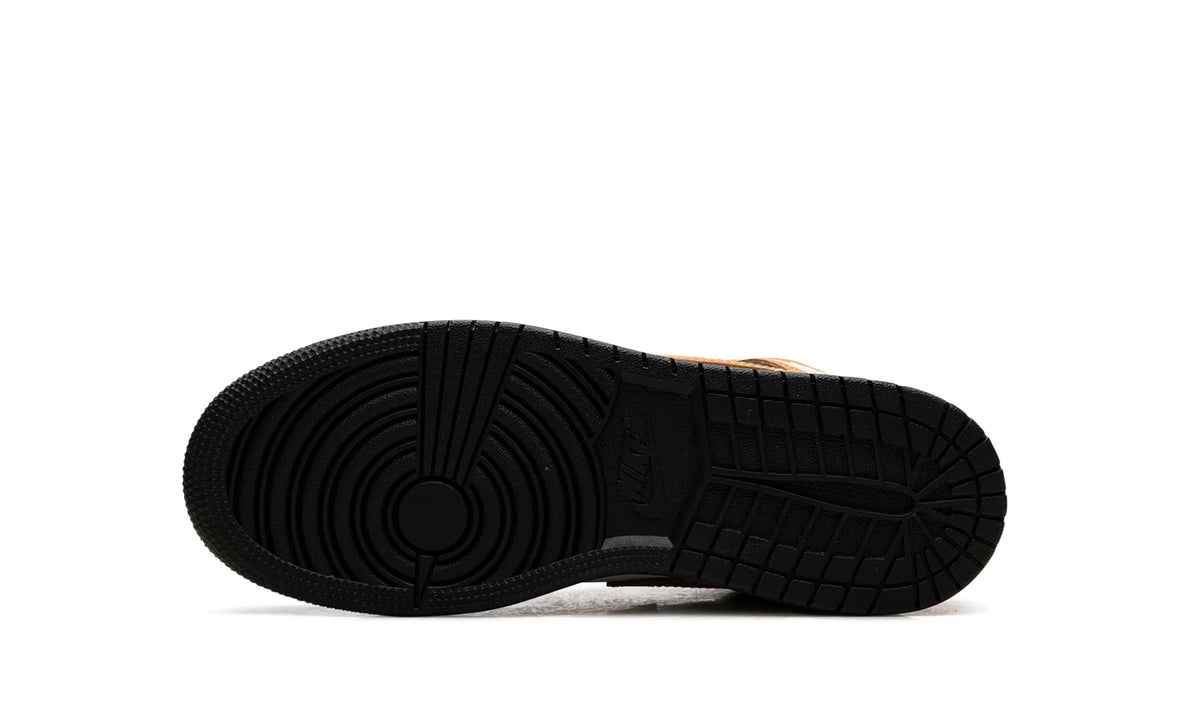 DQ8423-801 Stadium Goods studio 5