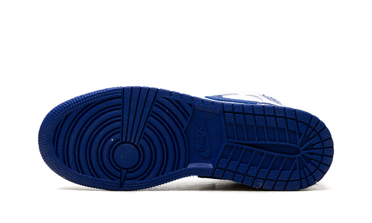DQ8423-102 Stadium Goods studio 5