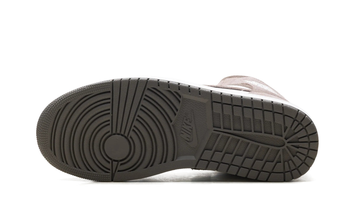 DQ8426-003 Stadium Goods studio 5