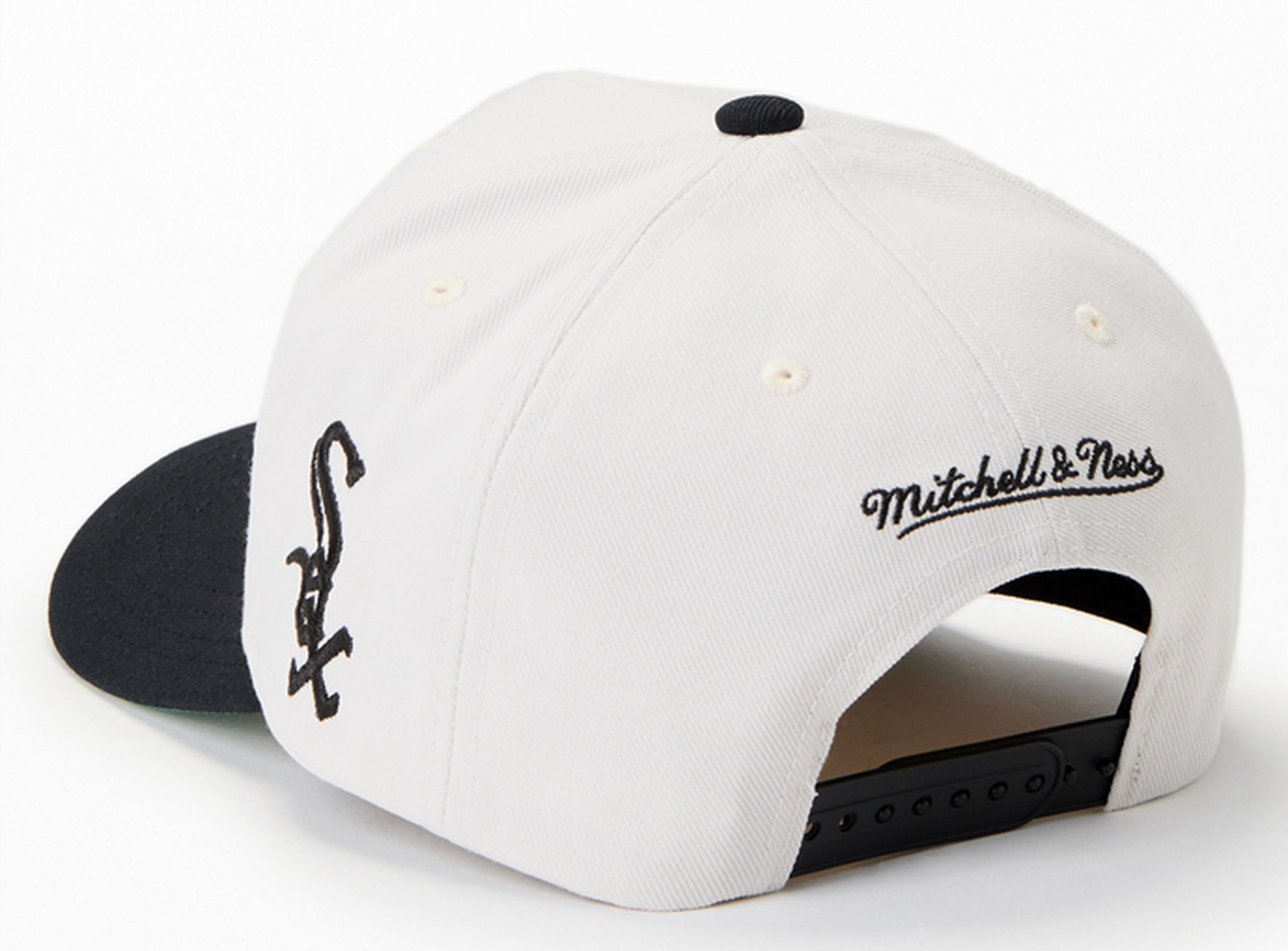 [HP11516-CWSOFWH] MENS MITCHELL & NESS MLB OFF WORD PRO SNAPBACK WHITE SOX