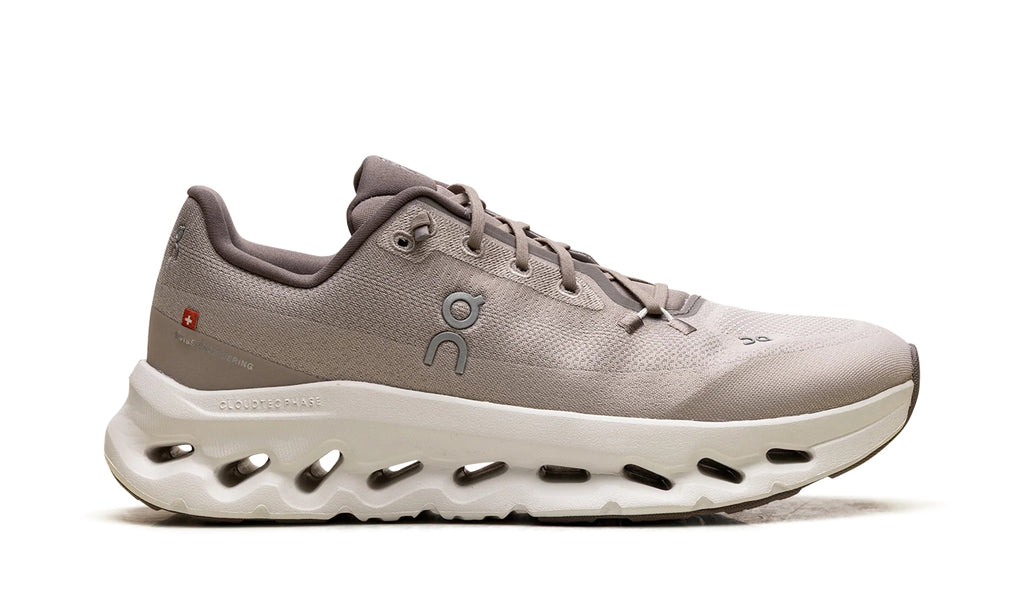 3ME10102566 Stadium Goods studio 6