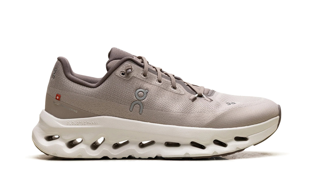 3ME10102566 Stadium Goods studio 6