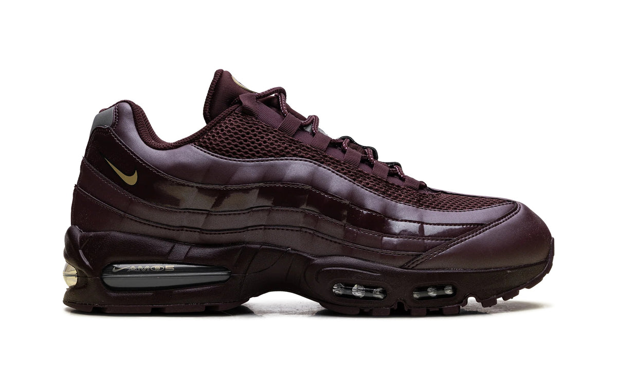 IB6830-601 Stadium Goods studio 6