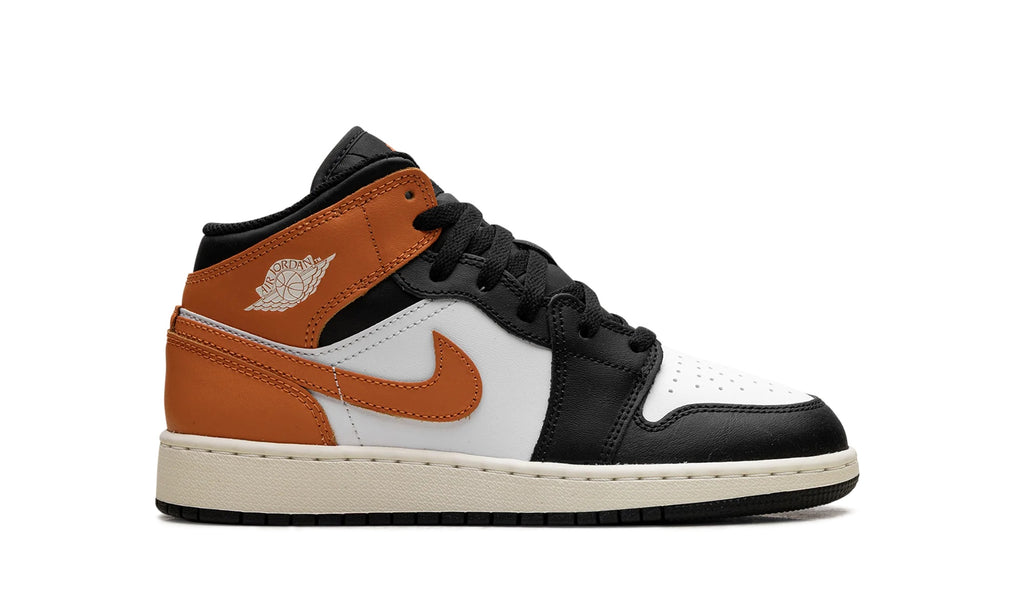 DQ8423-801 Stadium Goods studio 6