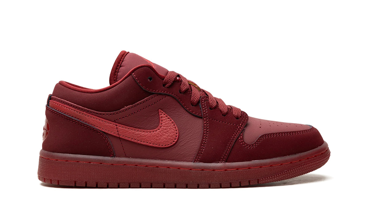 IB7012-600 Stadium Goods studio 6