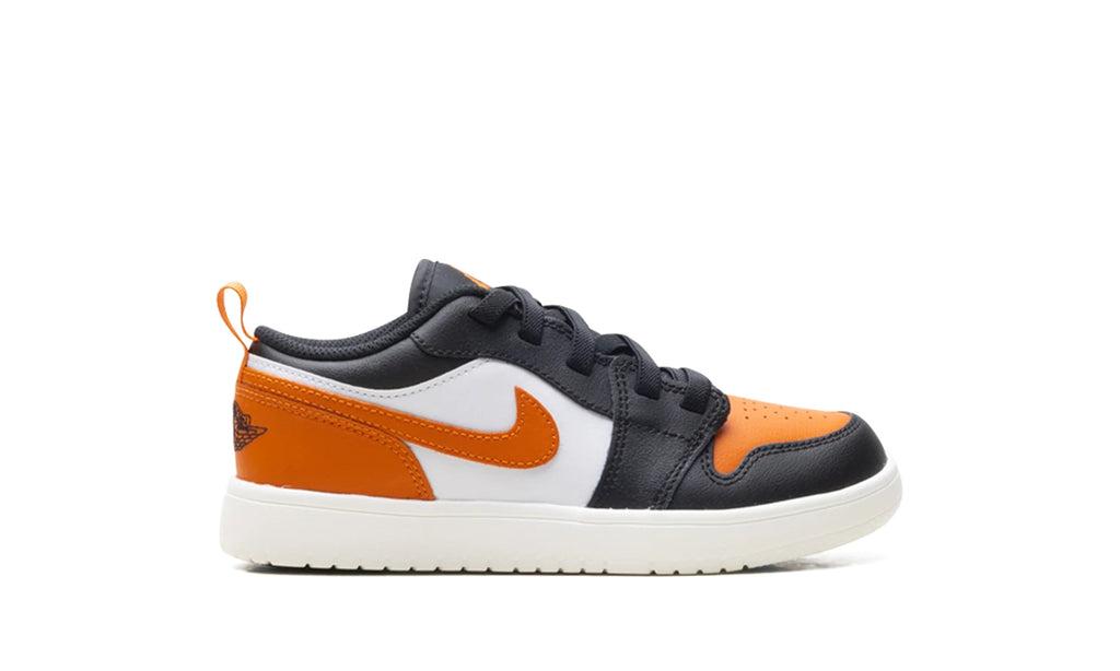 DR9748-081 Stadium Goods studio 6