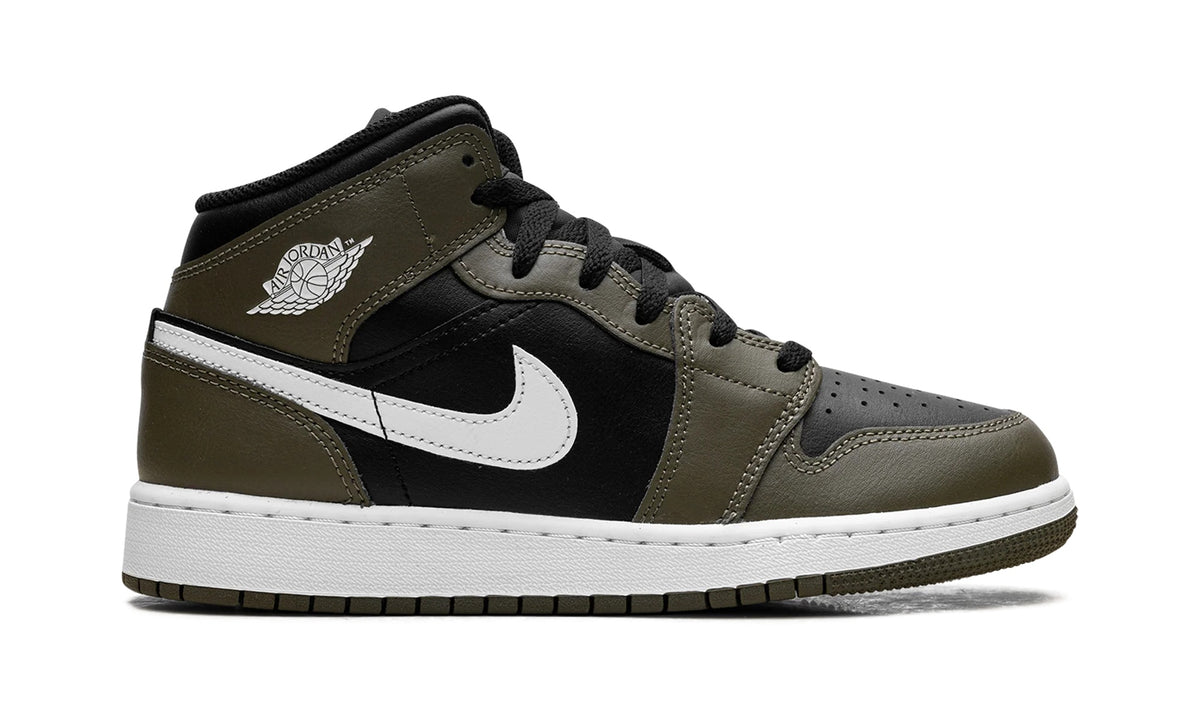 DQ8423-092 Stadium Goods studio 6