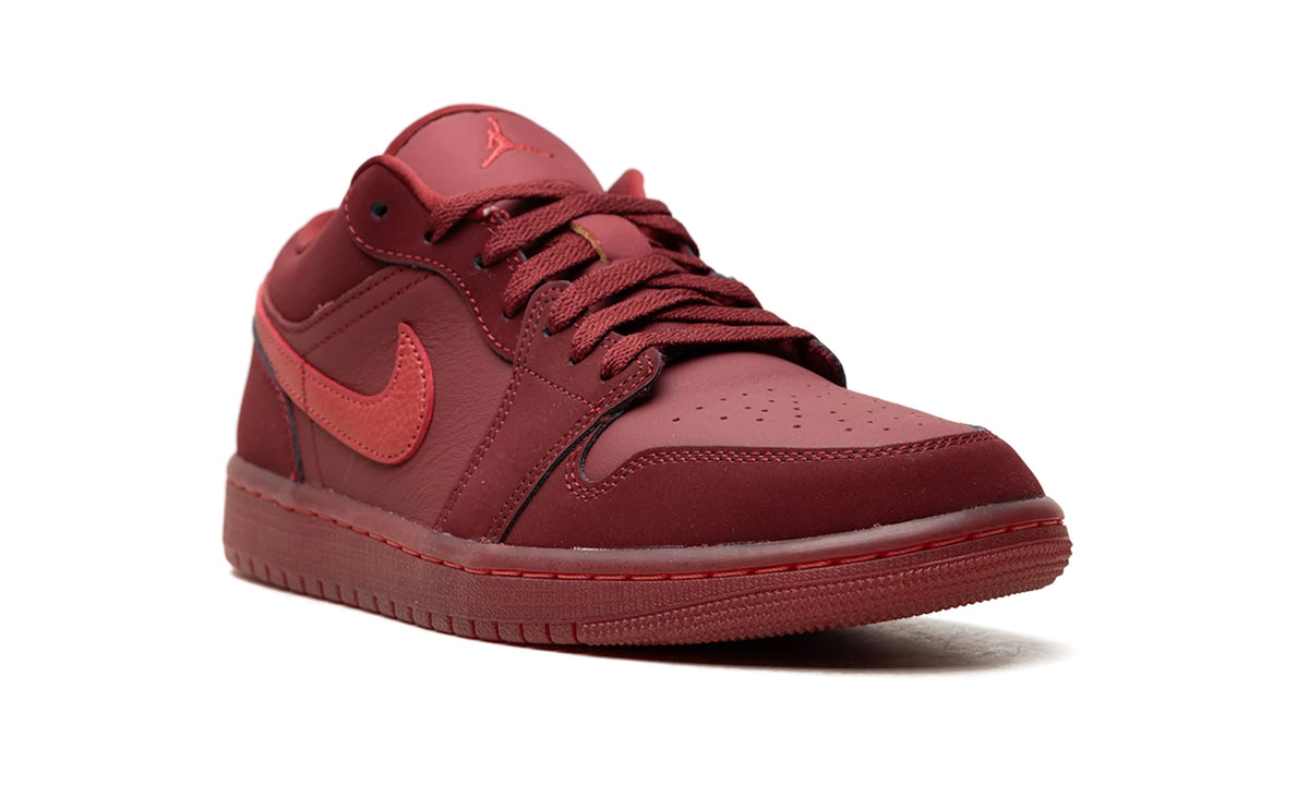 IB7012-600 Stadium Goods studio 7