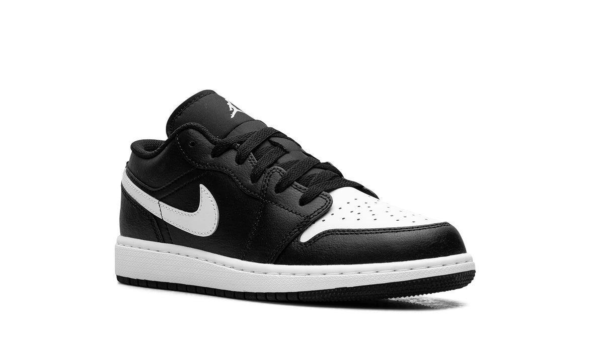 553560-043 Stadium Goods studio 7