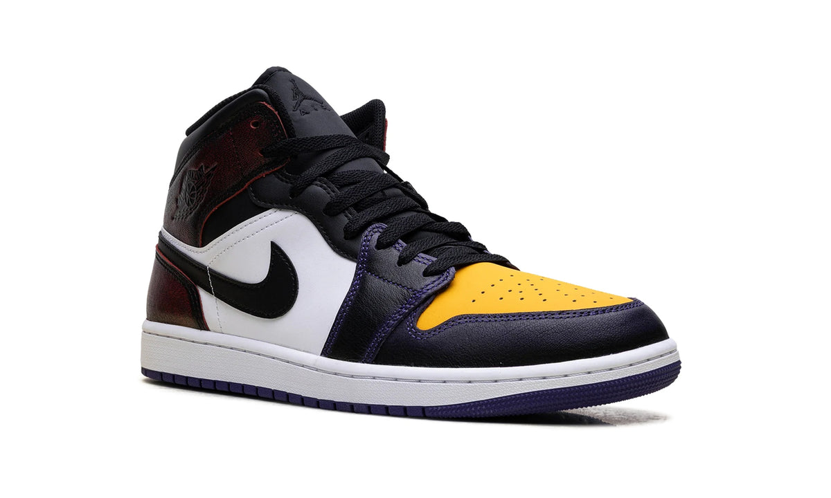IQ9383-611 Stadium Goods studio 7
